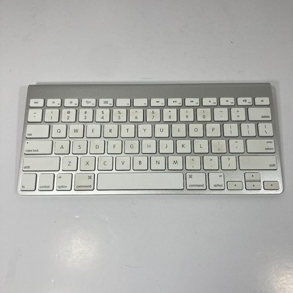 Apple Other - Apple Magic Keyboard A1314 Wireless Bluetooth Battery Powered Silver - Tested